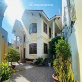 NHÀ 2 TẦNG NGAY TRUNG TÂM NHA TRANG CHỈ ĐI RA BIỂN 500M GẦN CHỢ ĐẦM DT RỘNG 235M LÀM NHÀ VƯỜN TRONG PHÓ THÌ QUÁ TUYỆT