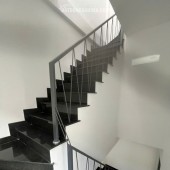 TÔI CẦN BÁN CĂN NHÀ HẺM XE HƠI 60/76 ĐƯỜNG LÝ CHÍNH THẮNG P8Q3. LH:0966775504.