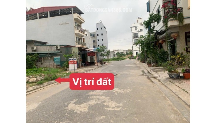 Bán gấp lô đất 90m2 ngay mặt trục chính Tân Xã giá 3tỷ5 ôtô đỗ cửa tại Hoà Lạc sát cổng đại học FPT