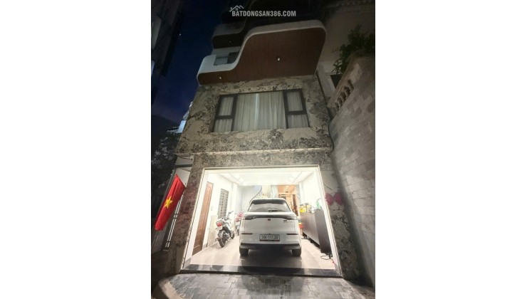 CẦN BÁN NHÀ TRUNG TÂM NGỌC LÂM 7,5 TẦNG CÓ THANG MÁY,GẦN MIPEC LONG BIÊN