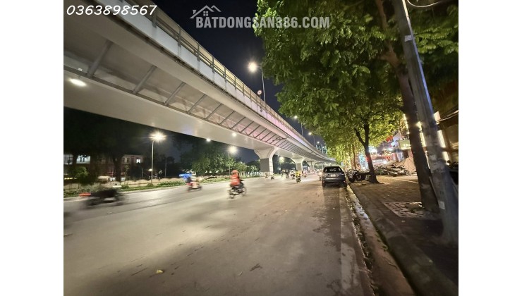 Bán nhà Mặt phố Trường Chinh, Đống Đa: 35m2, MT 8.5m, Kinh doanh sầm uất, Giá 21 tỷ.