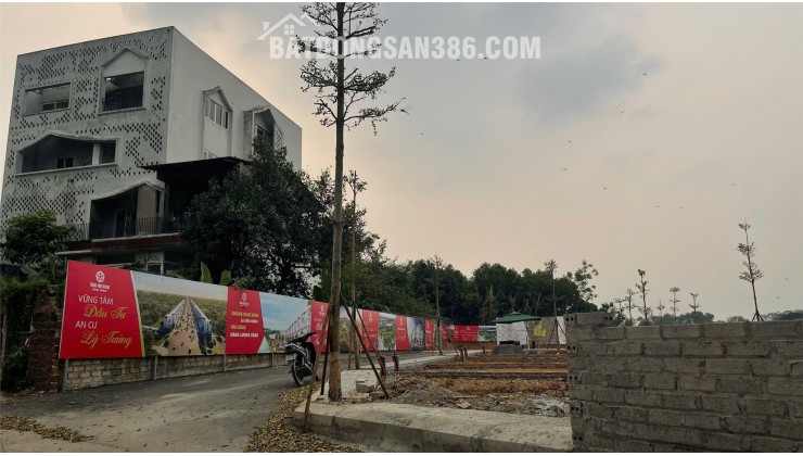 Cơ hội cuối cùng lô đất 100m2 gần Tân Xã, khu vực trung tâm Hòa Lạc. Phù hợp xây trọ, đầu tư sinh lời, kết nối Metro 12 – Quốc Lộ 21.