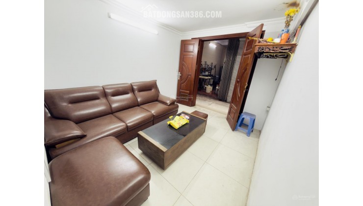 Bán nhà tập thể Ngô Thì Nhậm HBT cũ 82m2 2 ngủ 1wc chỉ nhỉnh 4,5x tỷ ô tô