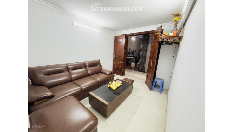 Bán nhà tập thể Ngô Thì Nhậm HBT cũ 82m2 2 ngủ 1wc chỉ nhỉnh 4,5x tỷ ô tô