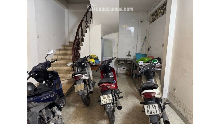 LÔ GÓC - DÂN XÂY- TRƯỜNG ĐẠI HỌC BỦA VÂY