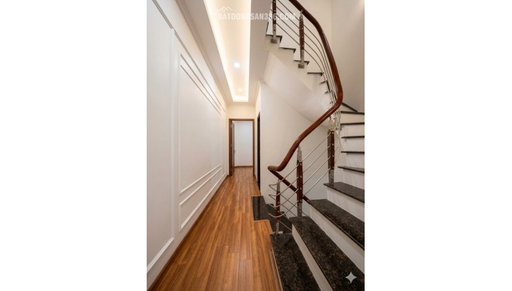 NHÀ GẦN VÕ CHÍ CÔNG TÂY HỒ - NGÕ THOÁNG SÁNG – 3 PHÚT HỒ - LÂU LÂU MỚI CÓ – 3 GÁC VÀO NHÀ - Ở SƯỚNG