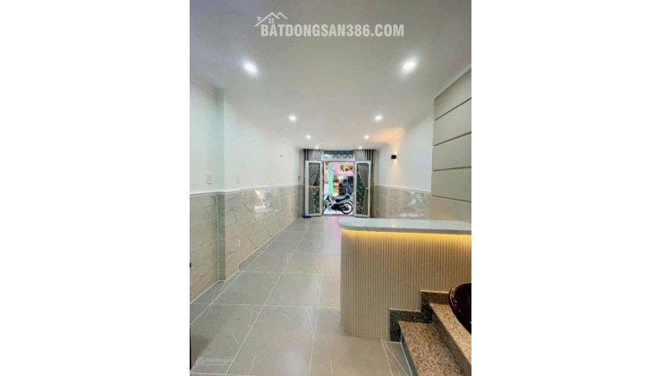 Bán nhà 2 tầng 21m² Nguyễn Thần Hiến, Q.4, 5.6 tỷ, sổ đỏ.