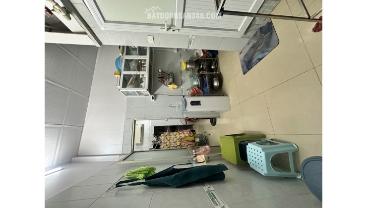 Bán nhà tập thể Hai Bà Trưng 50m ngay Lò Đúc chỉ 2,9x tỷ cải tạo thành 2 ngủ