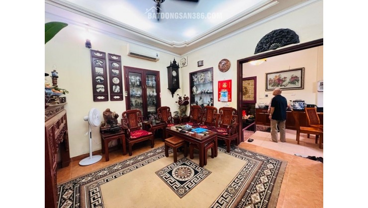 SIÊU PHẨM CẦU GIẤY DÂN XÂY , CÁCH OTO VÀI CHỤC MÉT , GẦN PHỐ ,Ô CHỜ THANG MÁY