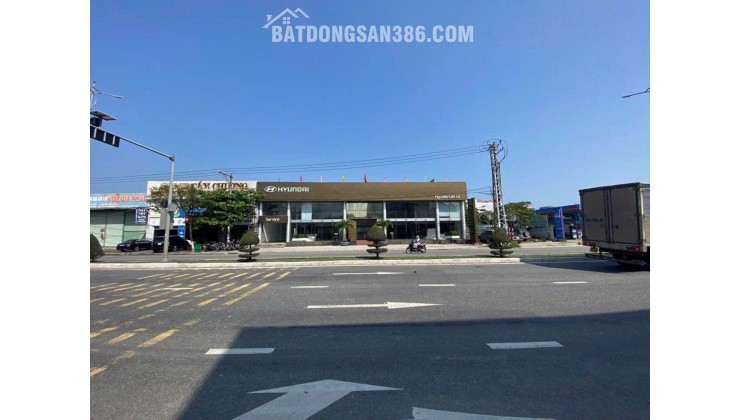 Bán mặt tiền Cách Mạng Tháng 8, ngang 30m, 1427m2, gần sân bay, giá 178 tỷ