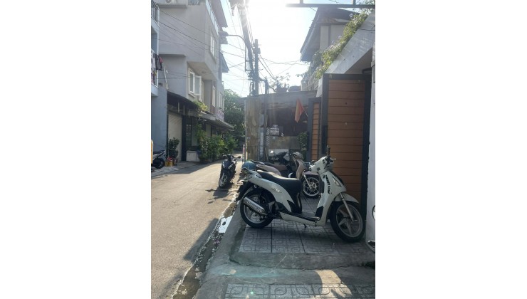 CẦN SANG NHƯỢNG LẠI TIỆM GỘI VÀ MATXA CỔ VAI GÁY