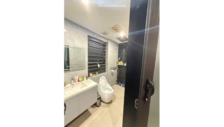 CẦN BÁN NHÀ TRUNG TÂM NGỌC LÂM 7,5 TẦNG CÓ THANG MÁY,GẦN MIPEC LONG BIÊN