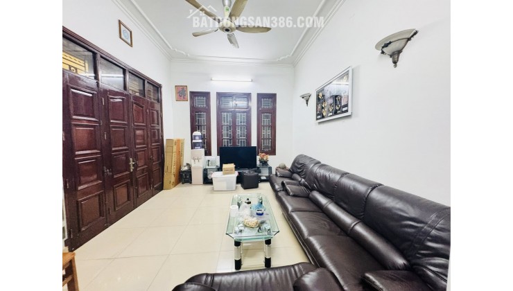 HIẾM QUÁPhân lô Xuân Thủy 40m 5T, ô tô tránh nhau, KD, chỉ hơn 12 tỷ