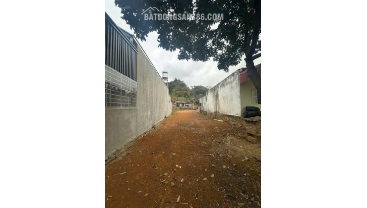 Bí mật lô đất 100m2 gần Đại học FPT, khu vực trung tâm Hòa Lạc. Phù hợp xây trọ, đầu tư sinh lời, kết nối Metro 5 – Quốc Lộ 21. Liên hệ xem đất ngay.