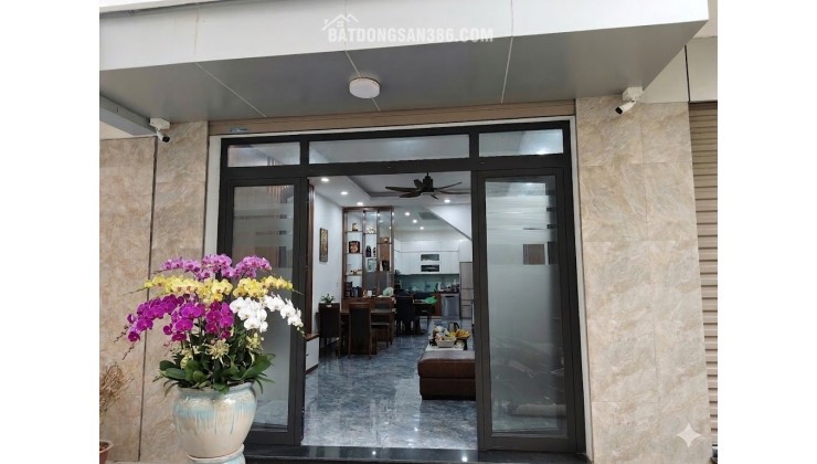 NHÀ TÂY HỒ-SỔ PHÂN LÔ-OTO 7 ĐỖ CỬA-NGÕ RỘNG 5M THÔNG TỨ TUNG-NỘI THẤT CAO CẤP-Ở SƯỚNG- NHỈNH 11 TỶ