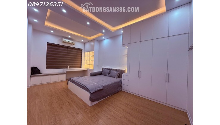 NHÀ ĐẸP QUAN HOA FULL NỘI THẤT XỊN 38m 5T nhà ngõ thông, gần phố, ngập tràn tiện ích