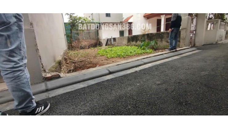 ĐẤT FULL THỔ CƯ – Ô TÔ VÀO TẬN ĐẤT – VIEW SÂN TDTT. 80m² sổ đỏ – mặt tiền  6m vuông đẹp. Đường thông – ô tô đỗ cửa