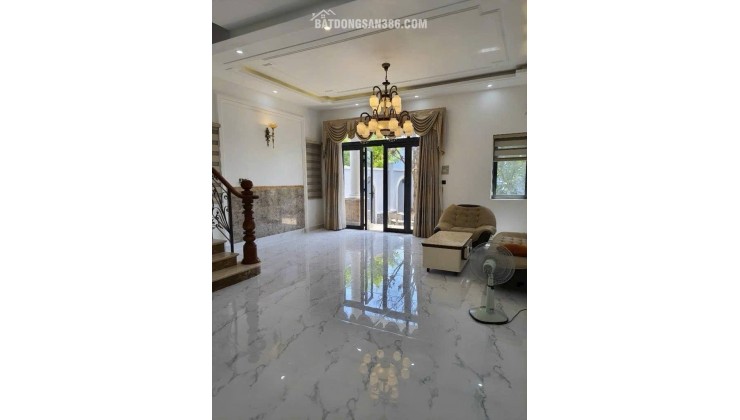 Giảm S.O.C CHỈ 8Ty9
BIỆT THỰ- ĐƯỜNG 10M- 191M2- 2TẦNG- NGANG NỞ HẬU 9.5M- LÊ VĂN LƯƠNG