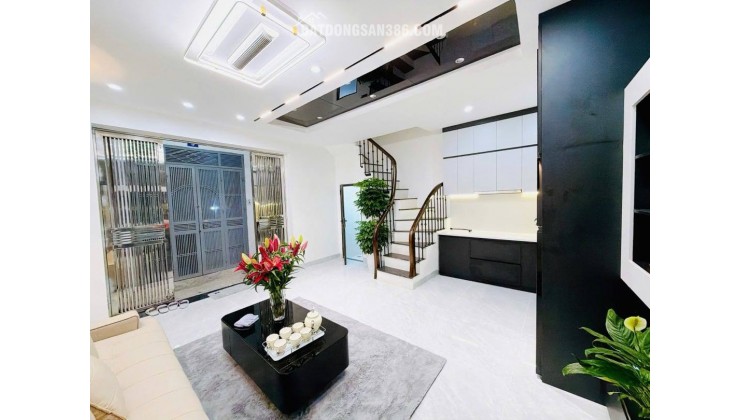 Bán nhà phân khúc hiếm phố Minh Khai, 31m2, 5 tầng , 3 phòng ngủ, giá hơn 7 tỉ