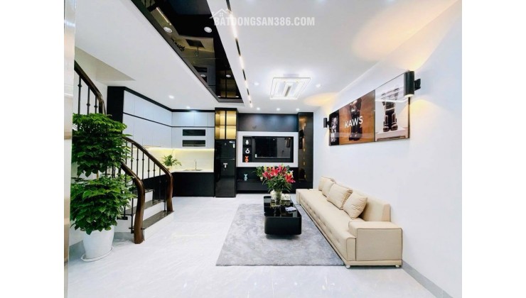 Bán nhà phân khúc hiếm phố Minh Khai, 31m2, 5 tầng , 3 phòng ngủ, giá hơn 7 tỉ