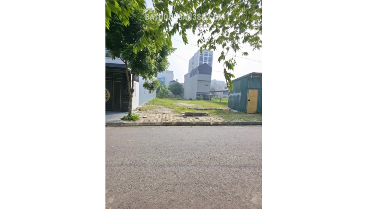 Tôi bán nhanh lô đất 100,1m2 full thổ tại Phú Cát, Hà Nội, sổ đỏ, đường oto tránh nhau, giá 3 tỷ