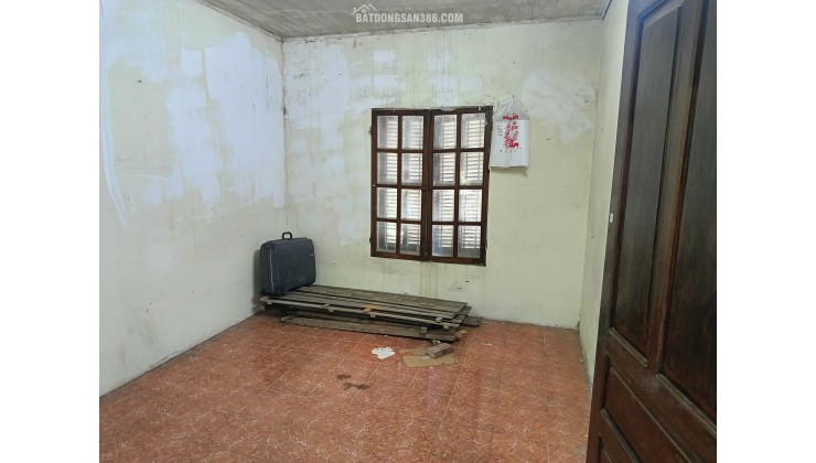 Cho thuê nhà tầng 3 khu tập thể 3 tầng phố Lê Hồng Phong, quận Hà Đông