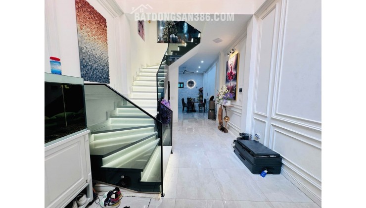 Ô TÔ 4 CHỖ ĐỖ CỬA