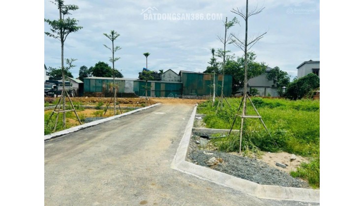 Bán lô góc chợ Phú Cát, tâm điểm hạ tầng đón sóng Metro 5 Hòa Lạc