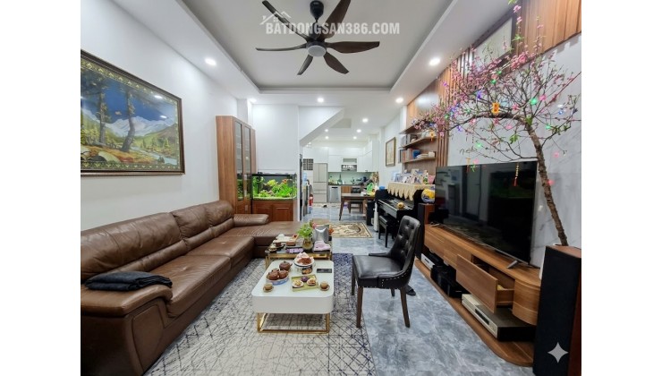 NHÀ TÂY HỒ-SỔ HOA HẬU-OTO VÀO NHÀ-NGÕ RỘNG 5M THÔNG TỨ TUNG-NỘI THẤT SANG ĐẸP-KHU ĐÁNG SỐNG- NHỈNH 11 TỶ