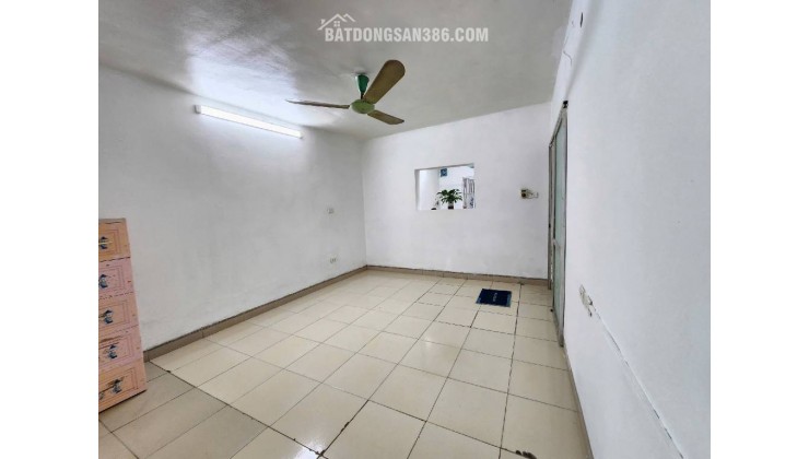 Bán tập thể Quỳnh Mai 85 tầng 1 kinh doanh, oto làm văn phòng chỉ nhỉnh 4 tỷ