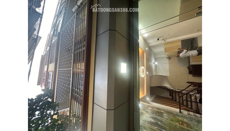  TRUNG TÂM CẦU GIẤY NHÀ ĐẸP Ở NGAY 10m ra ôtô 30m ôtô Tránh ĐẦY ĐỦ CÔNG NĂNG SỔ ĐỎ HOA HẬU