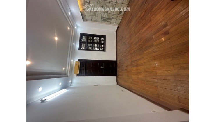  TRUNG TÂM CẦU GIẤY NHÀ ĐẸP Ở NGAY 10m ra ôtô 30m ôtô Tránh ĐẦY ĐỦ CÔNG NĂNG SỔ ĐỎ HOA HẬU