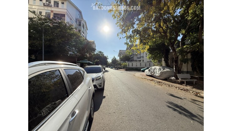 Bán biệt thự chính chủ giá rẻ tại Khu đô thị Nam Long, Quân 7 Dt 8x24m giá 28 tỷ