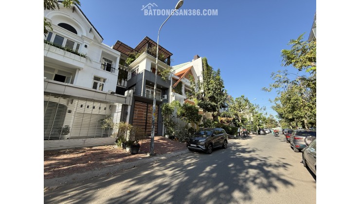 Bán biệt thự chính chủ giá rẻ tại Khu đô thị Nam Long, Quân 7 Dt 8x24m giá 28 tỷ