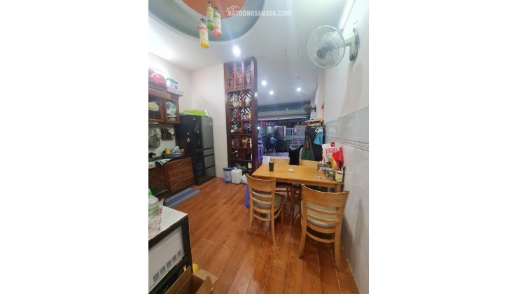 Bán nhà ngõ 15B Bến Nghé Q.1: 72m2 x 4 tầng - 4PN, sổ hồng trao tay, giá 5.8 tỷ - Cơ hội an cư lý tưởng, tiện ích đầy đủ!