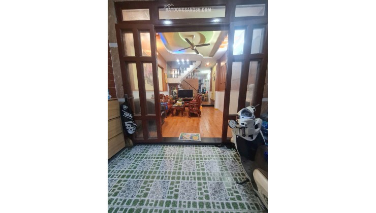 Bán nhà 2 tầng, 62m2, hẻm xe hơi Sô 4, Bình Hưng Hòa B, Bình Tân: Giá 5 tỷ, sổ hồng, 2PN, 2WC. Gọi ngay 0935911385!