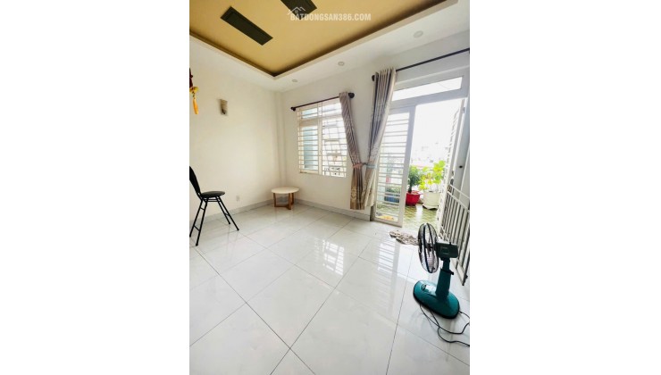 Bán nhà ngõ 15B Bến Nghé Q.1: 72m2 x 4 tầng - 4PN, sổ hồng trao tay, giá 5.8 tỷ - Cơ hội an cư lý tưởng, tiện ích đầy đủ!