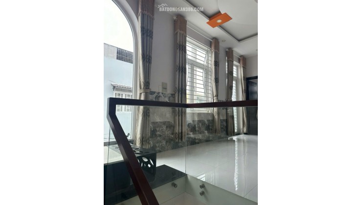 Bình Tân: Bán nhà mặt phố 72m2, 3 tầng, 4PN, sổ hồng, 8.5 tỷ - Vị trí vàng, tiện ích đầy đủ, giá tốt! Liên hệ 0935911385