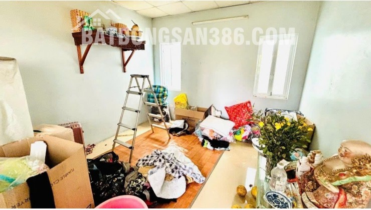 Bán Gấp Nhà Ngõ 54 Nguyễn Chí THanh, SĐ 33m2, Xây 4 Tầng, MT 4m, Thoáng Sau, Tiện KD. Giá 11.2 Tỷ.