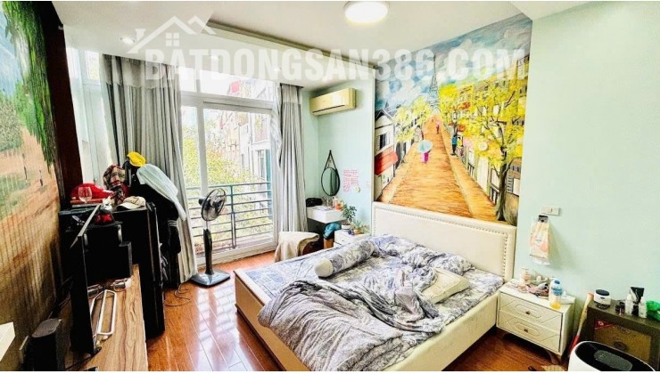 Bán Gấp Nhà Ngõ 54 Nguyễn Chí THanh, SĐ 33m2, Xây 4 Tầng, MT 4m, Thoáng Sau, Tiện KD. Giá 11.2 Tỷ.