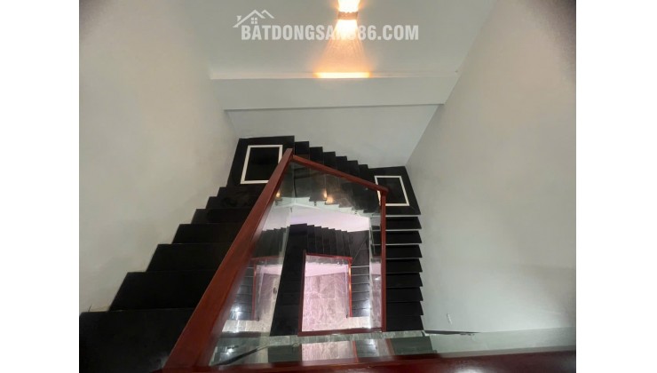 Bán nhà GÓC 3 tầng MỚI TINH phường Vũ Ninh hơn 4 tỷ