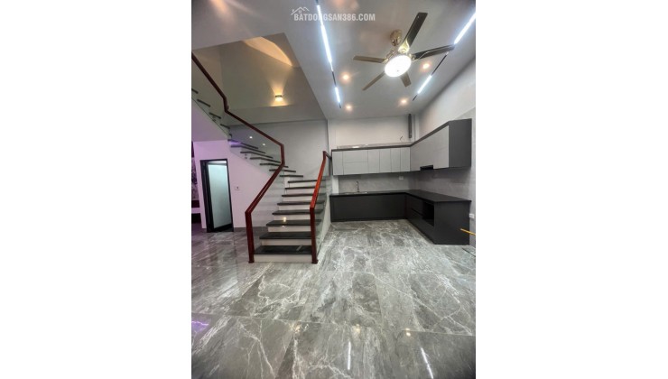 Bán nhà GÓC 3 tầng MỚI TINH phường Vũ Ninh hơn 4 tỷ