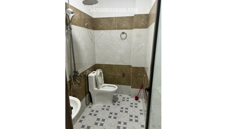 CHÍNH CHỦ CHO THUÊ NHÀ NGÕ 77 BẰNG LIỆT - TRƯỜNG CHU VĂN AN ĐI VÀO 200M .