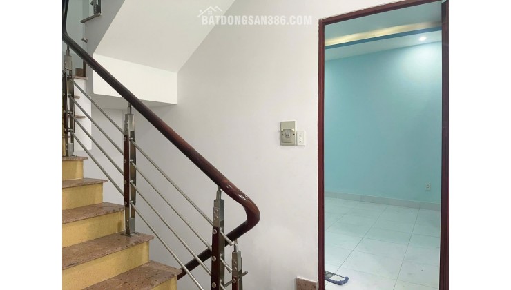 Bình Tân: Bán nhà 4 tầng, 4pn, 54m2, sổ hồng, hẻm 12, giá 5 tỷ, vị trí vàng, ở ngay! 0935911385