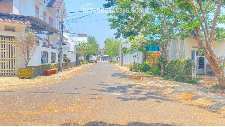 Đất 2 mặt tiền lô 90, trung tâm đức trọng, lâm đồng