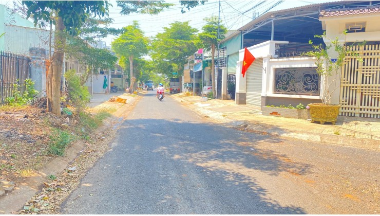 Đất 2 mặt tiền lô 90, trung tâm đức trọng, lâm đồng