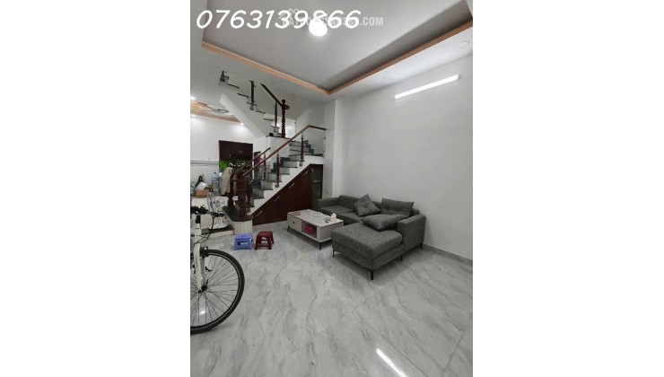 CHI 5. x TỶ- NHÀ 3 TẦNG- GẦN hOÀNG QUỐC VIỆT- HXH 6M- NGANG 5.5M- 2 LẦU- HOÀN CÔNG.