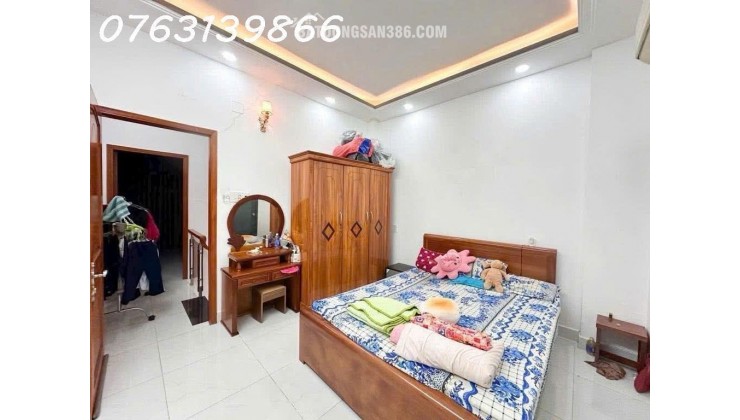 GÀN TT VĂN HÓA QUẬN 7- NHÀ 3 TẦNG- HXH 6M- NGANG 5.5M- 2 LẦU- HXH 6- NHỈNH 5 TỶ- HOÀN CÔNG.