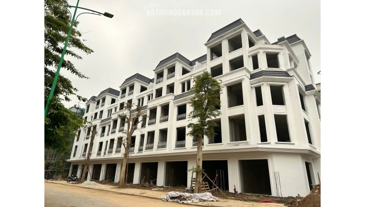 BÁN BIỆT THỰ CỔ BI DT 98M2 NGAY CẠNH TRƯỜNG HỌC CÓ Ô CHỜ THANG MÁY DÂN CƯ ĐÔNG ĐÚC NHỈNH 17 TỶ