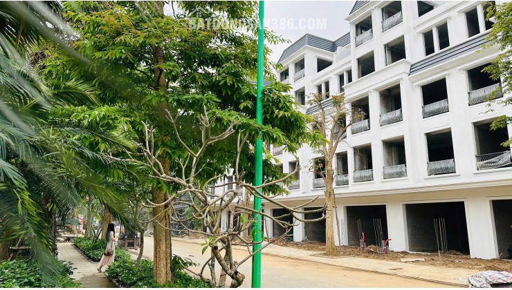 BÁN BIỆT THỰ CỔ BI DT 98M2 NGAY CẠNH TRƯỜNG HỌC CÓ Ô CHỜ THANG MÁY DÂN CƯ ĐÔNG ĐÚC NHỈNH 17 TỶ